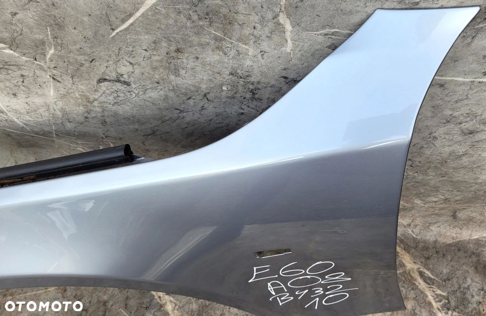 BŁOTNIK LEWY PRZÓD BMW E60 E61 A08 SILBERGRAU B432 - 2