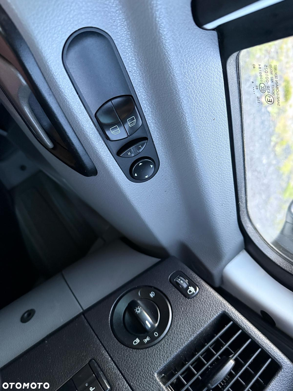 Mercedes-Benz Sprinter - 12