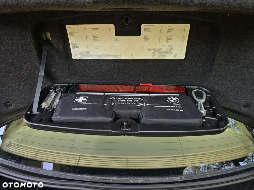 BMW Seria 5 525d - 28