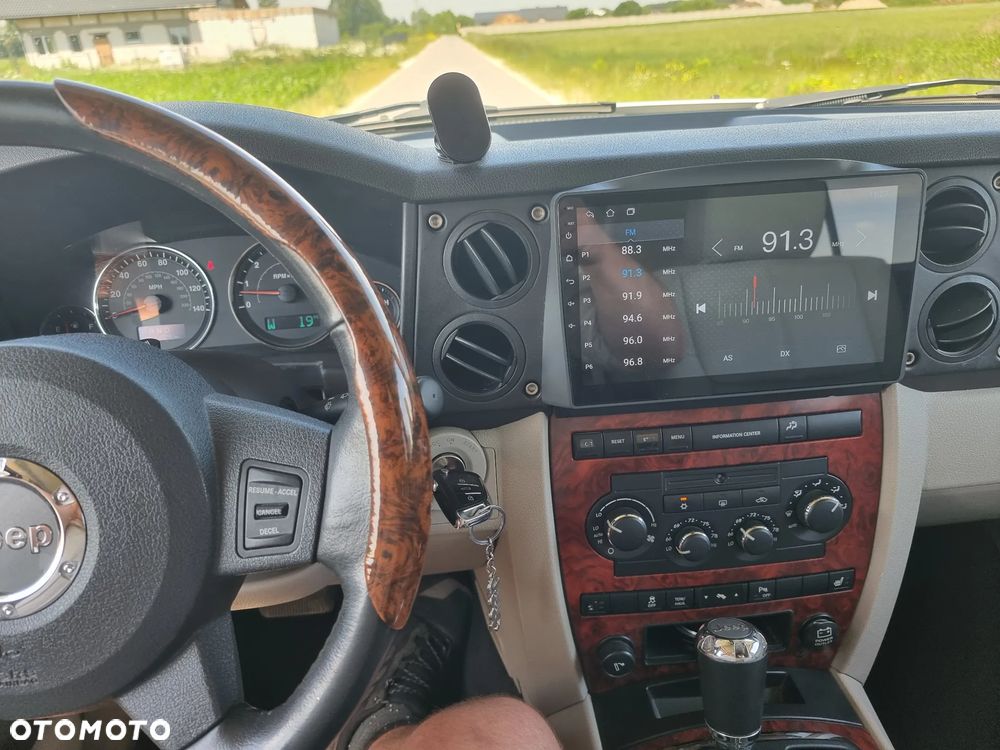 Jeep Commander 5.7 V8 Limited - 13