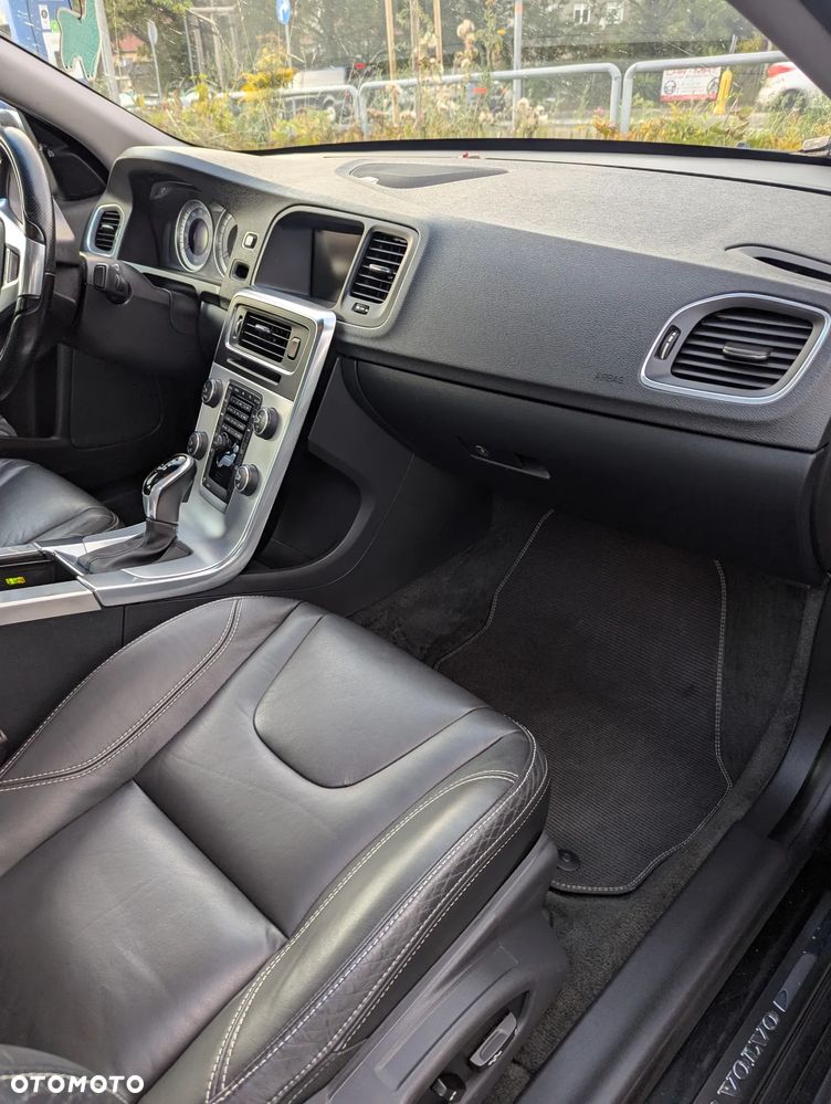 Volvo S60 T6 AWD R-Design - 11