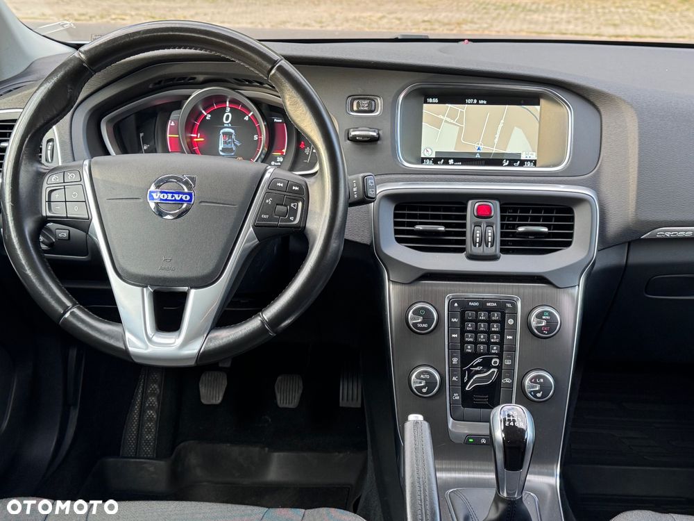 Volvo V40 D3 Kinetic - 24