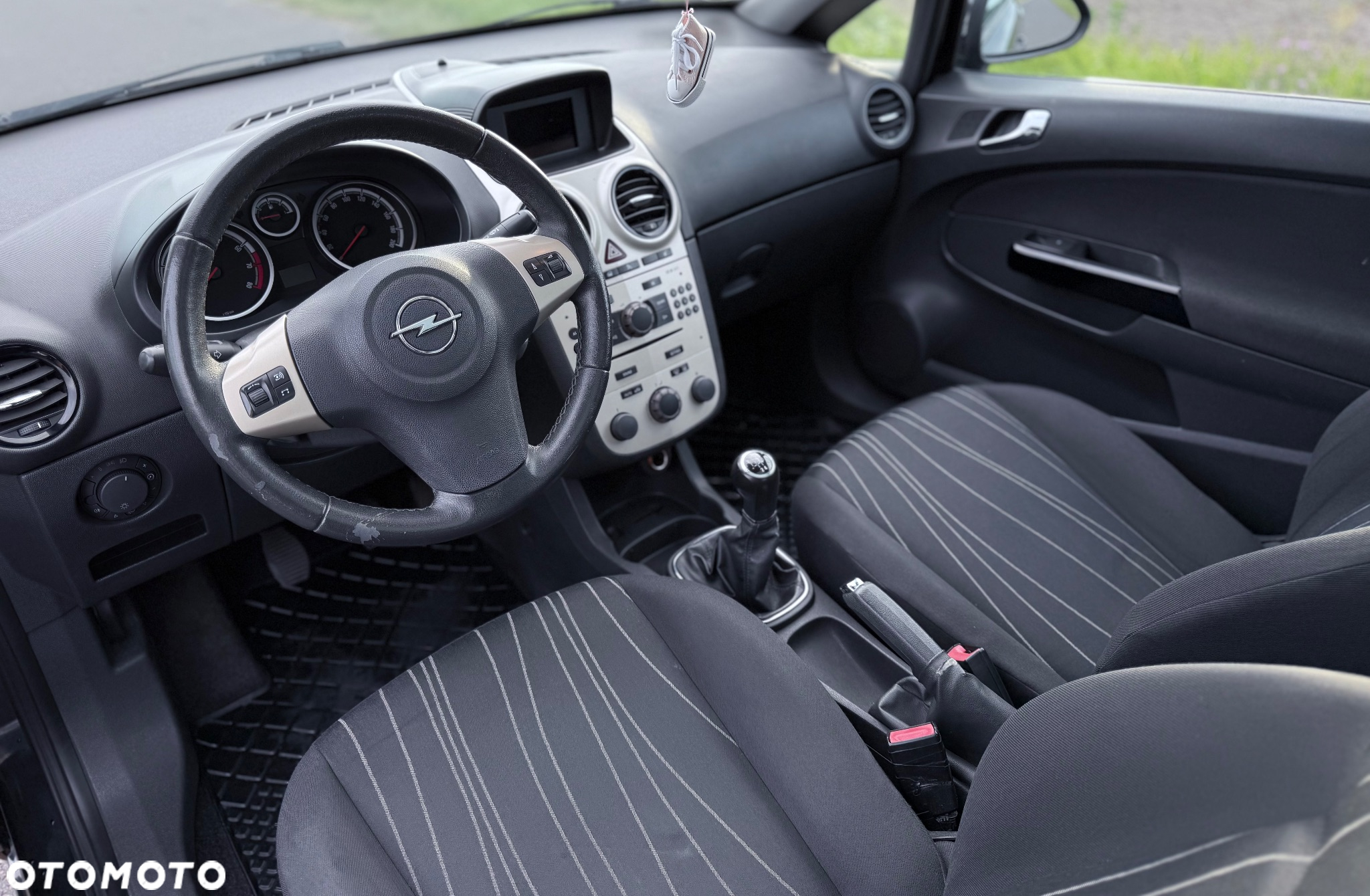 Opel Corsa 1.2 16V Cosmo - 12