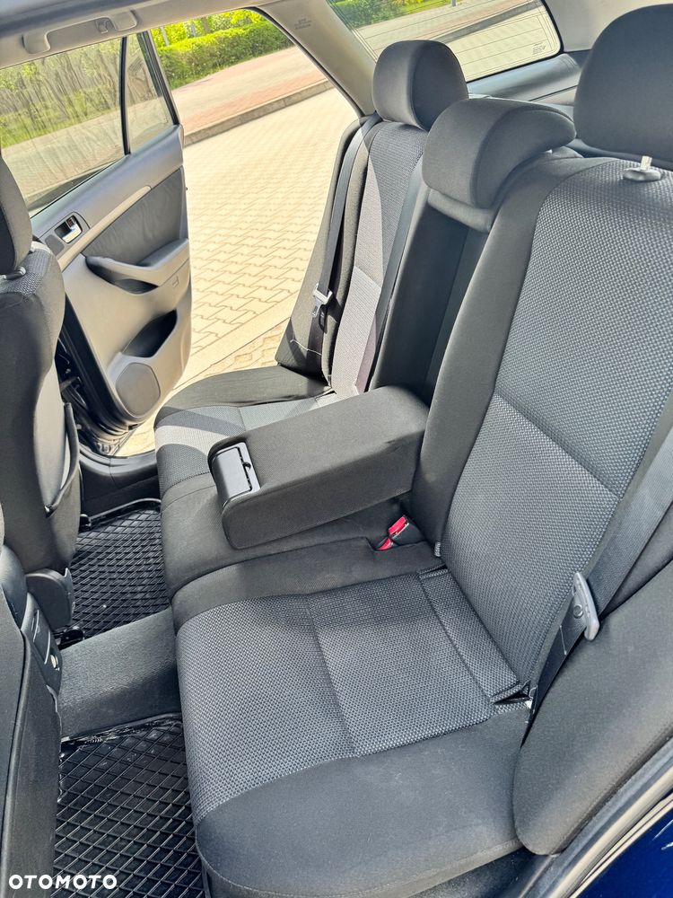 Toyota Avensis 2.0 D-4D Sol - 22