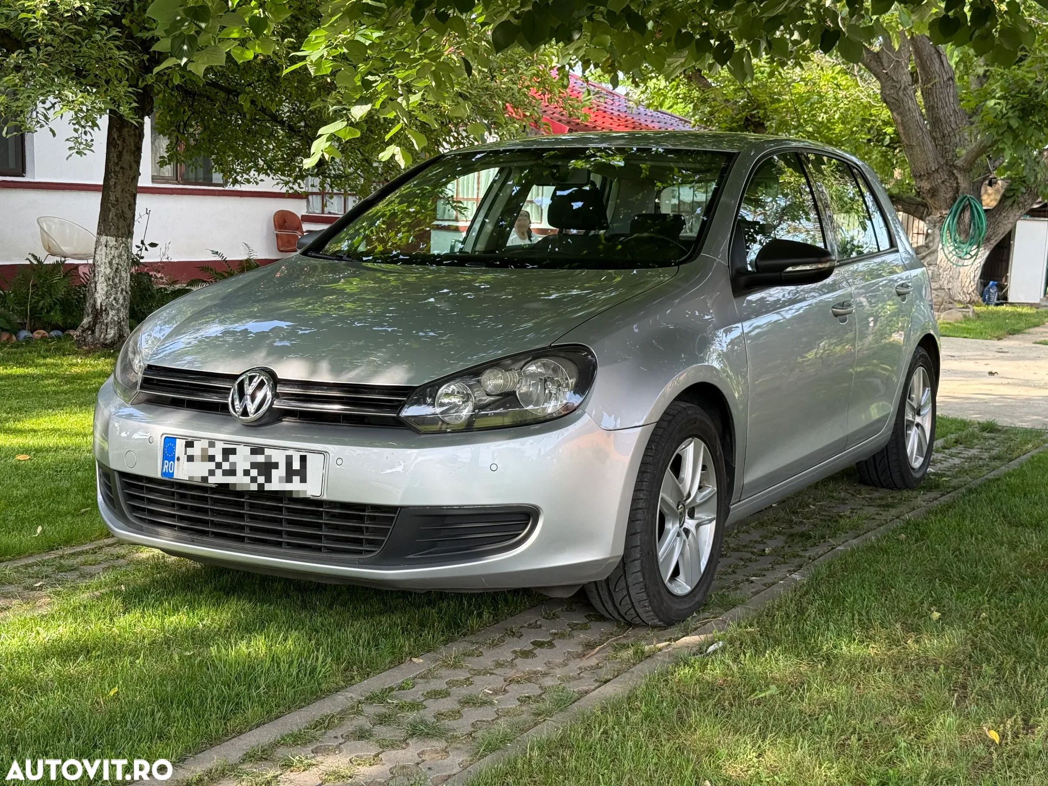 Volkswagen Golf - 1