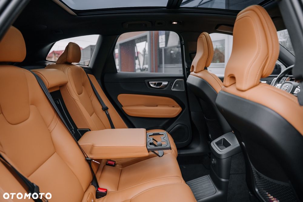 Volvo XC 60 T8 Plug-In Hybrid AWD Ultimate Dark - 23