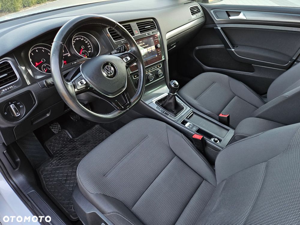 Volkswagen Golf - 18