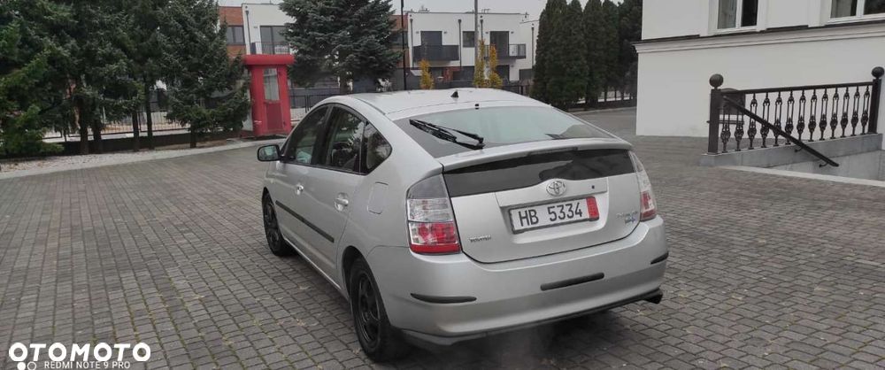 Toyota Prius (Hybrid) Sol - 5