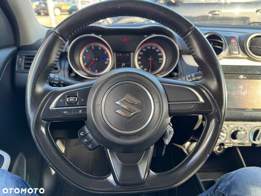 Suzuki Swift 1.2 Premium Plus CVT - 10
