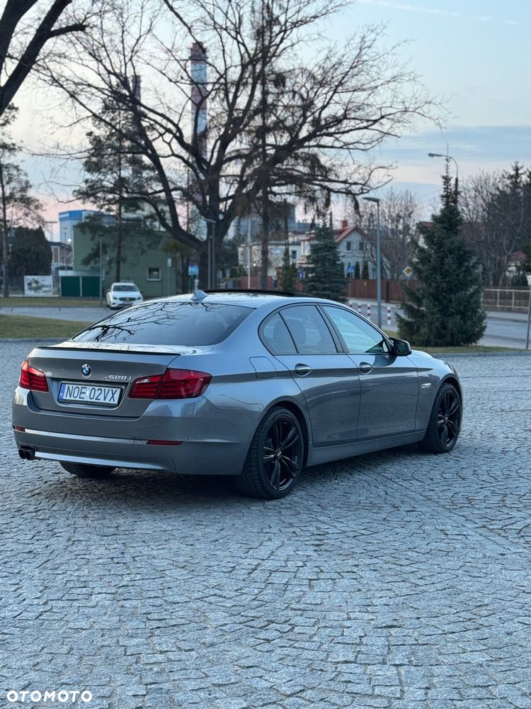 BMW Seria 5 528i - 4