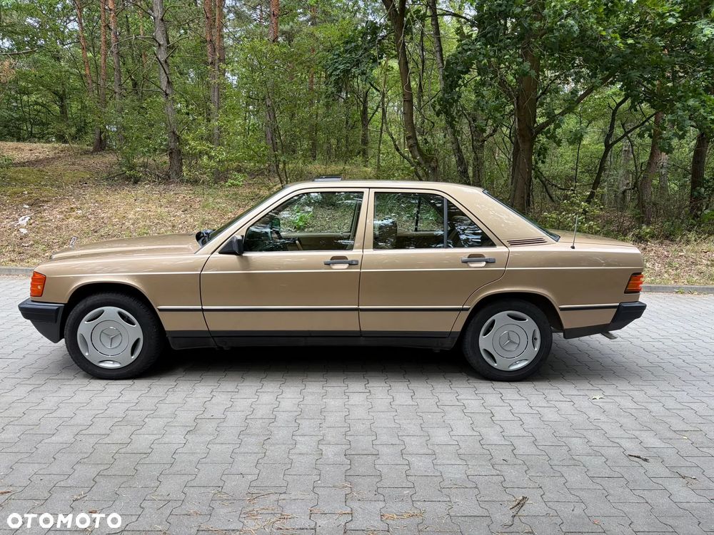 Mercedes-Benz W201 (190) - 3