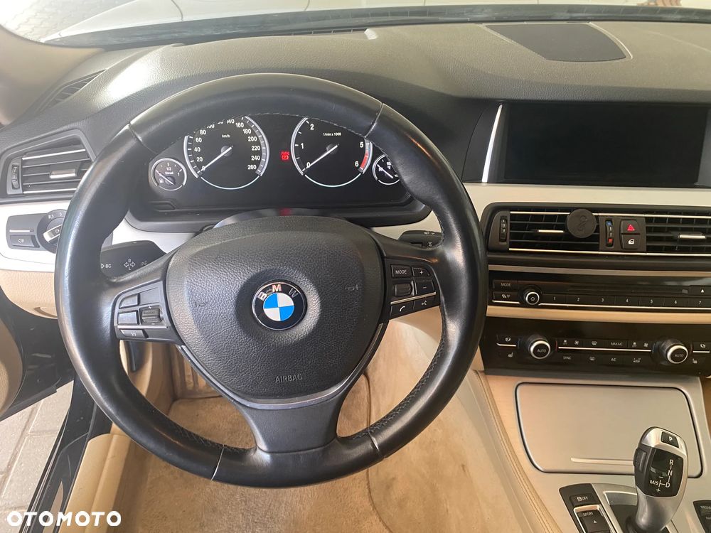BMW Seria 5 520d xDrive - 9