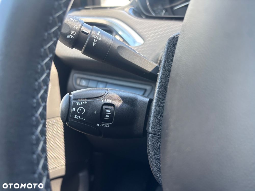 Peugeot 2008 PureTech 130 Allure - 25
