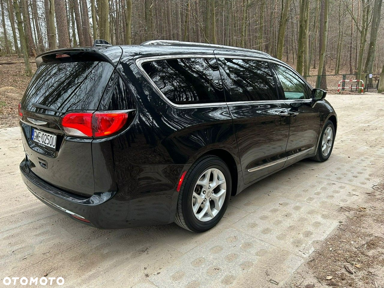 Chrysler Pacifica - 4