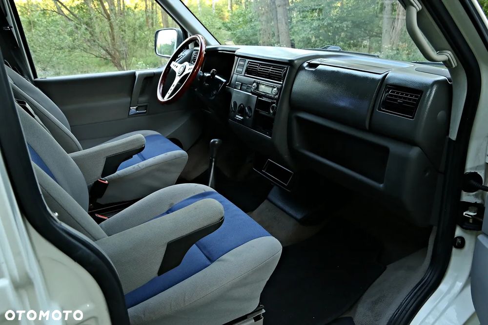 Volkswagen Multivan - 10