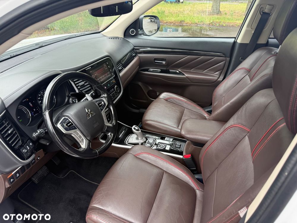 Mitsubishi Outlander 2.0 Instyle + 4WD CVT - 7