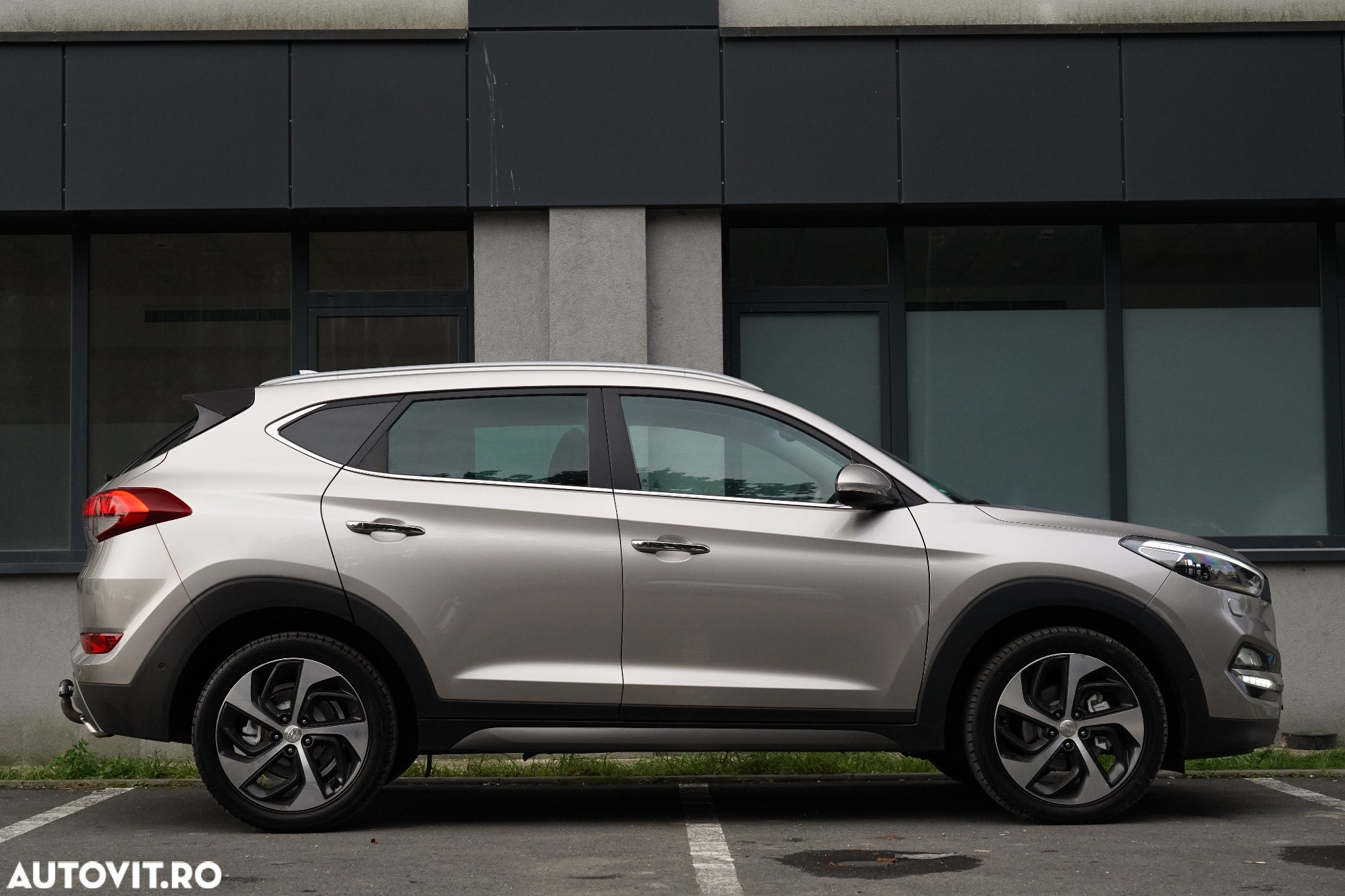 Hyundai Tucson 2.0 CRDI 4WD 6AT Premium+ - 22