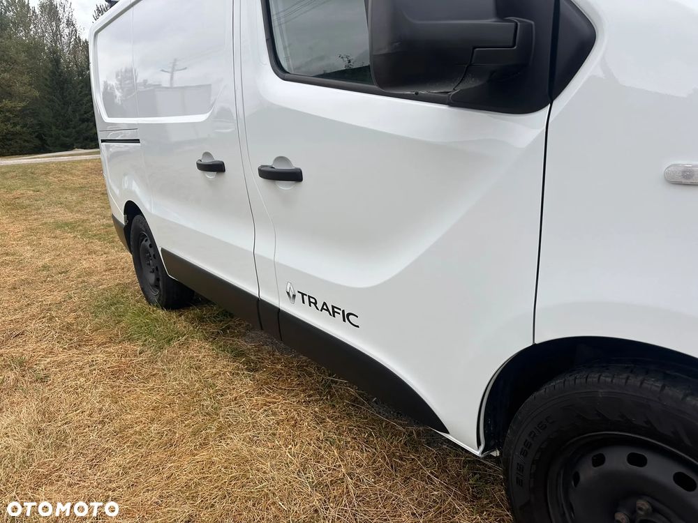 Renault Trafic L1H1 1.6 diesel 145kM, manual, 2016 rok WEBASTO, BAGAŻNIK DACHOWY THULE, KAMERA COFANIA, HAK, CZUJNIKI PARKOWANIA, DRZWI PRZESUWNE Z OBU STRON! - 20