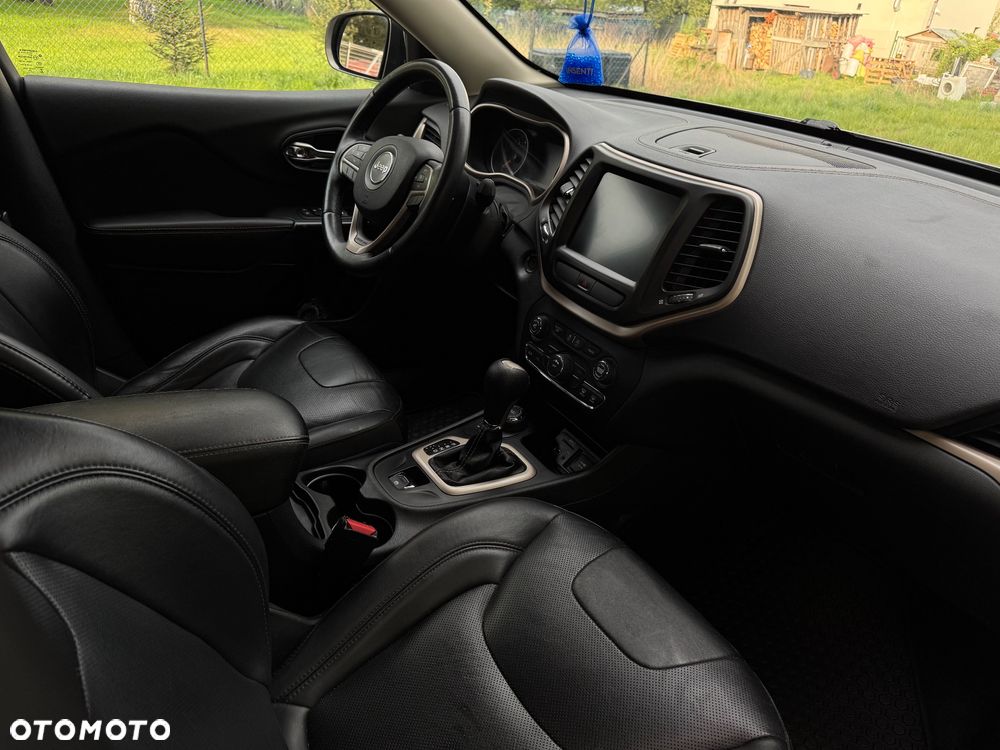 Jeep Cherokee - 23
