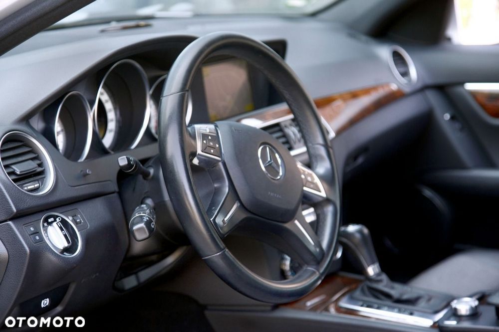 Mercedes-Benz Klasa C 180 BlueEFFICIENCY 7G-TRONIC Elegance - 10
