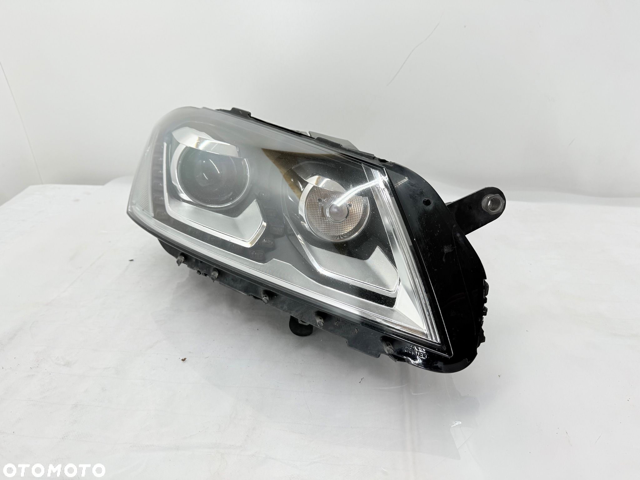 Reflektor lampa przednia prawa  VW Passat B7 XENON LED - 1