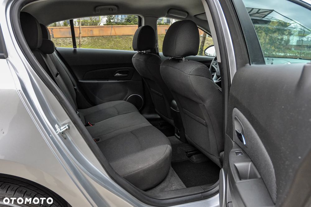 Chevrolet Cruze - 12
