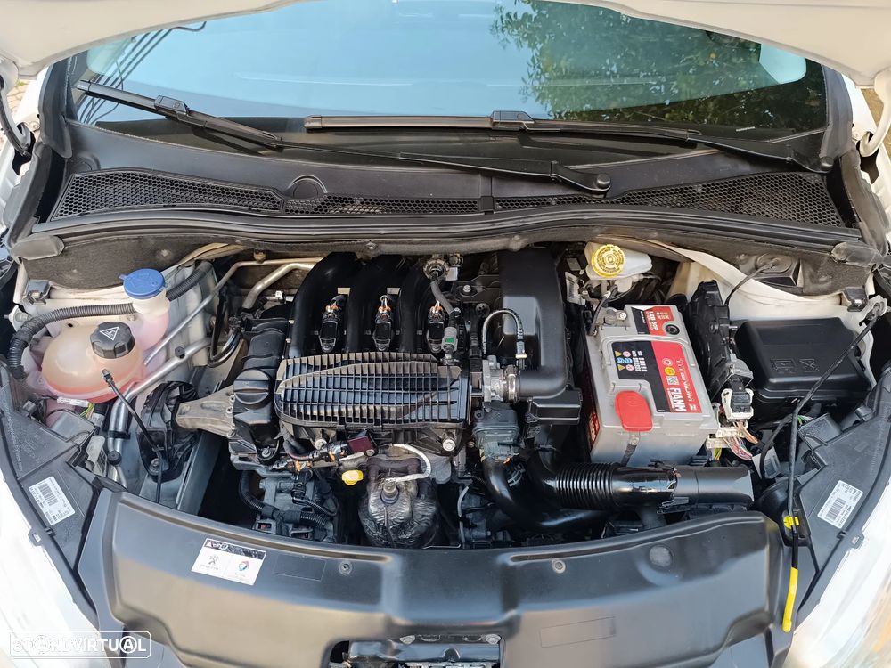 Peugeot 208 1.2 VTi SE Style - 33
