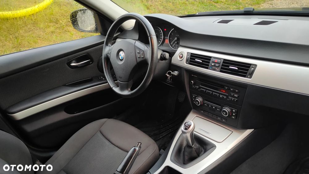 BMW Seria 3 318i - 7
