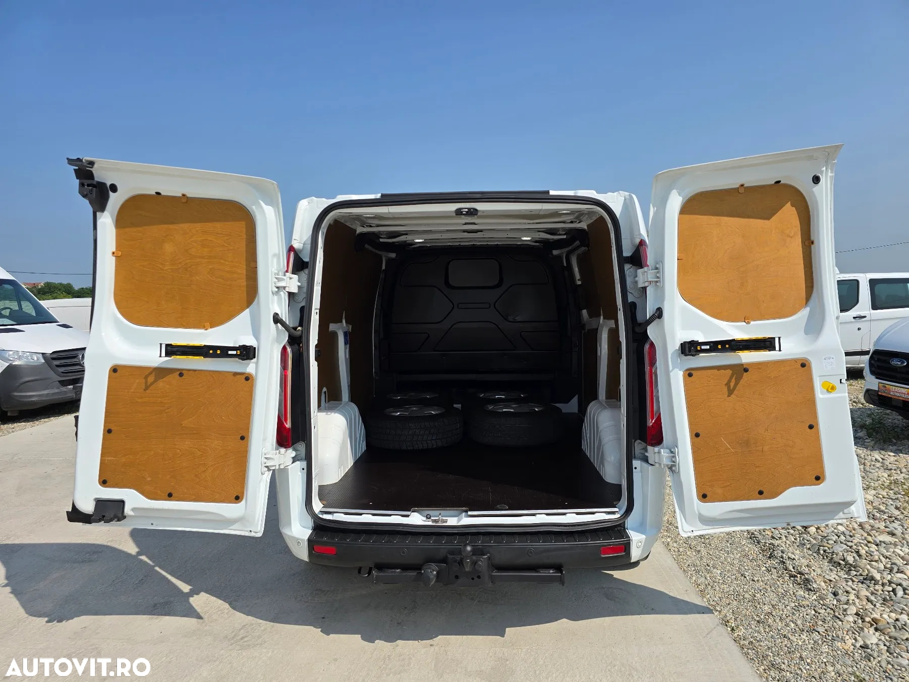 Ford Transit New Custom L1H1 Premium Edition - 12