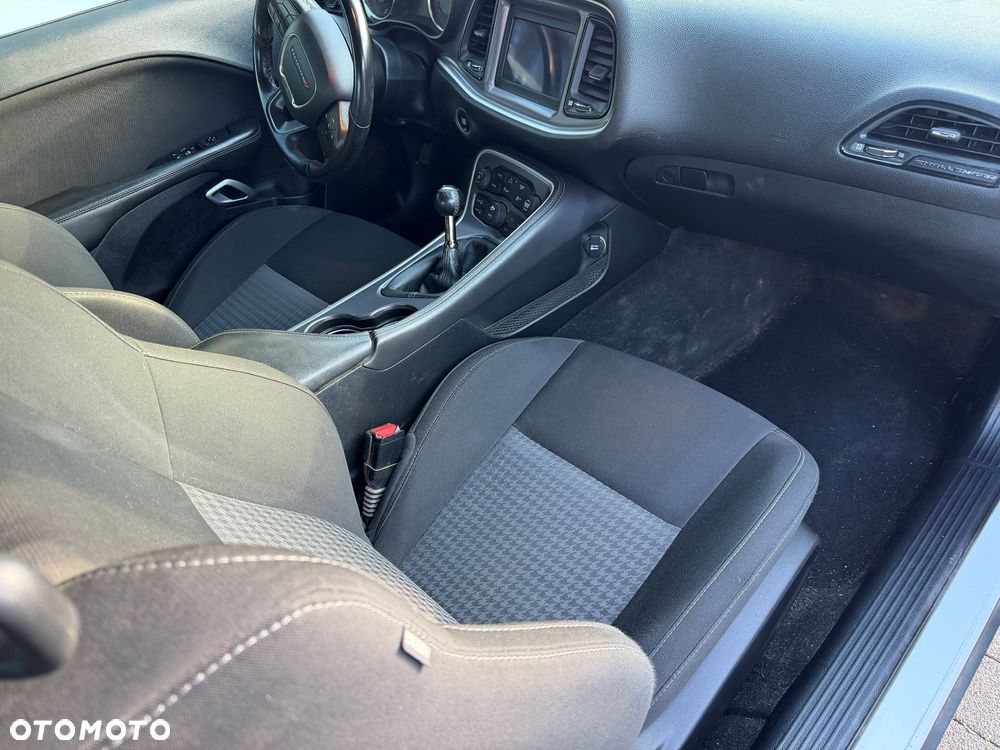 Dodge Challenger - 28