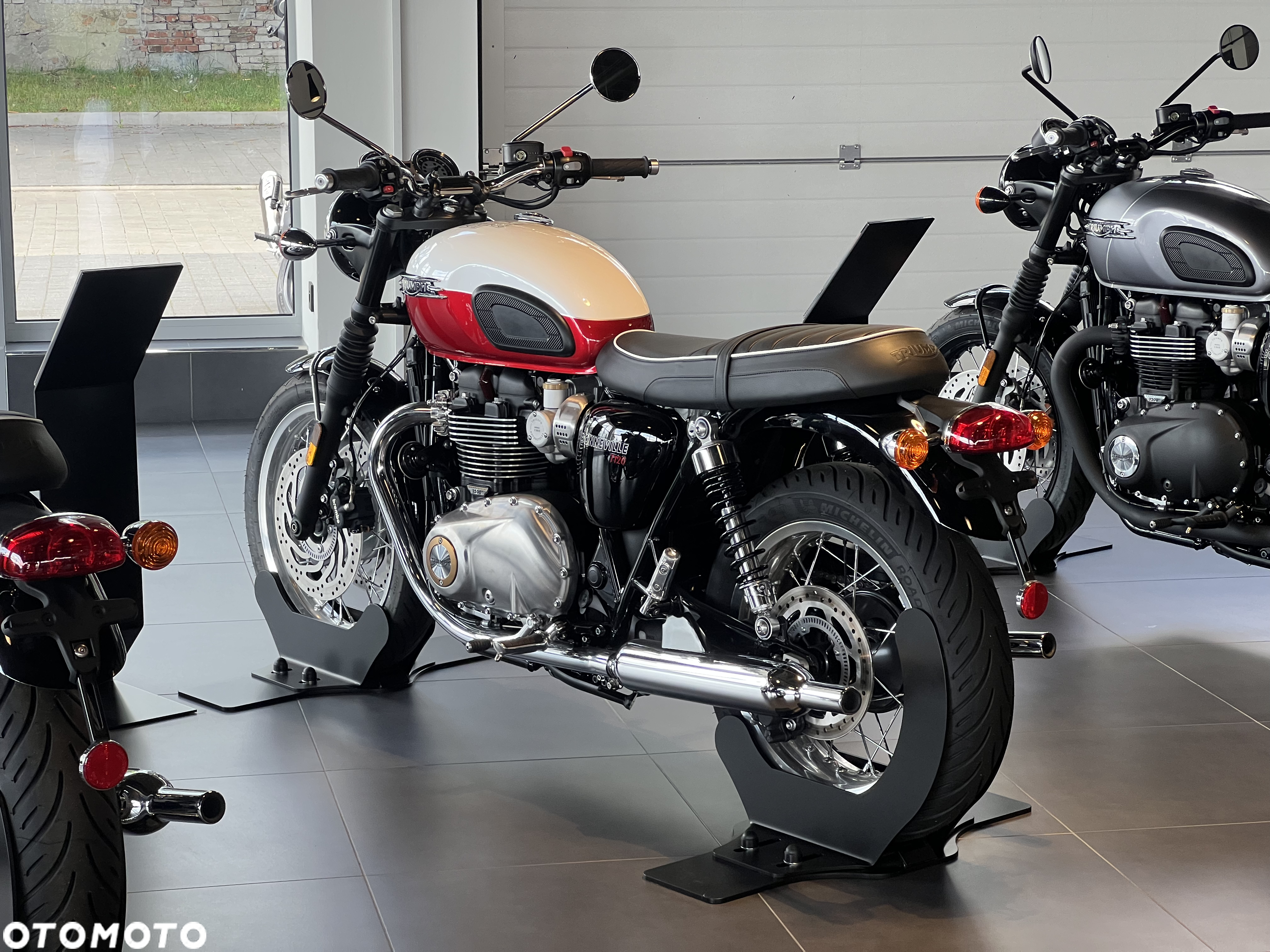 Triumph Bonneville - 6