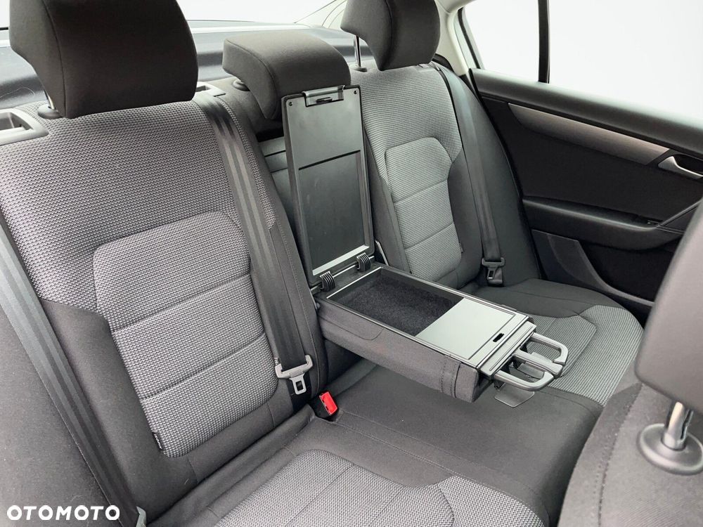 Volkswagen Passat - 21