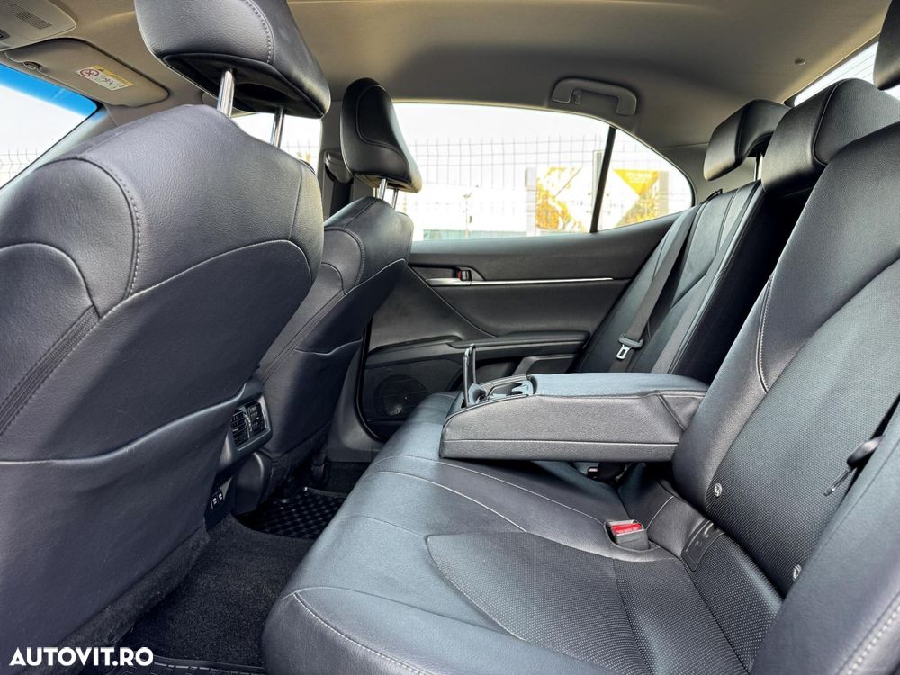 Toyota Camry - 26