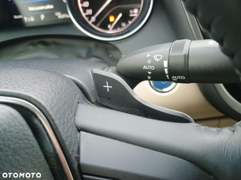 Toyota Camry 2.5 Hybrid Executive CVT - 23