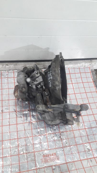 SKRZYNIA BIEGÓW OPEL ASTRA II 2 G ZAFIRA A 1.7 DTI 330700111 90400209 - 1