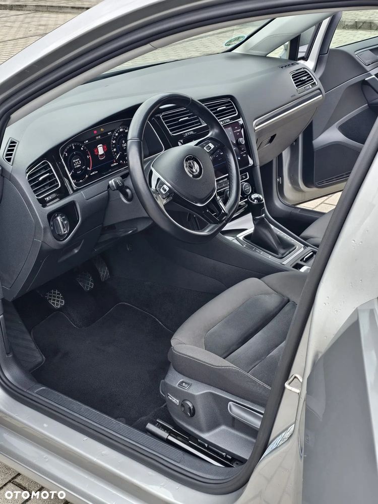Volkswagen Golf - 26