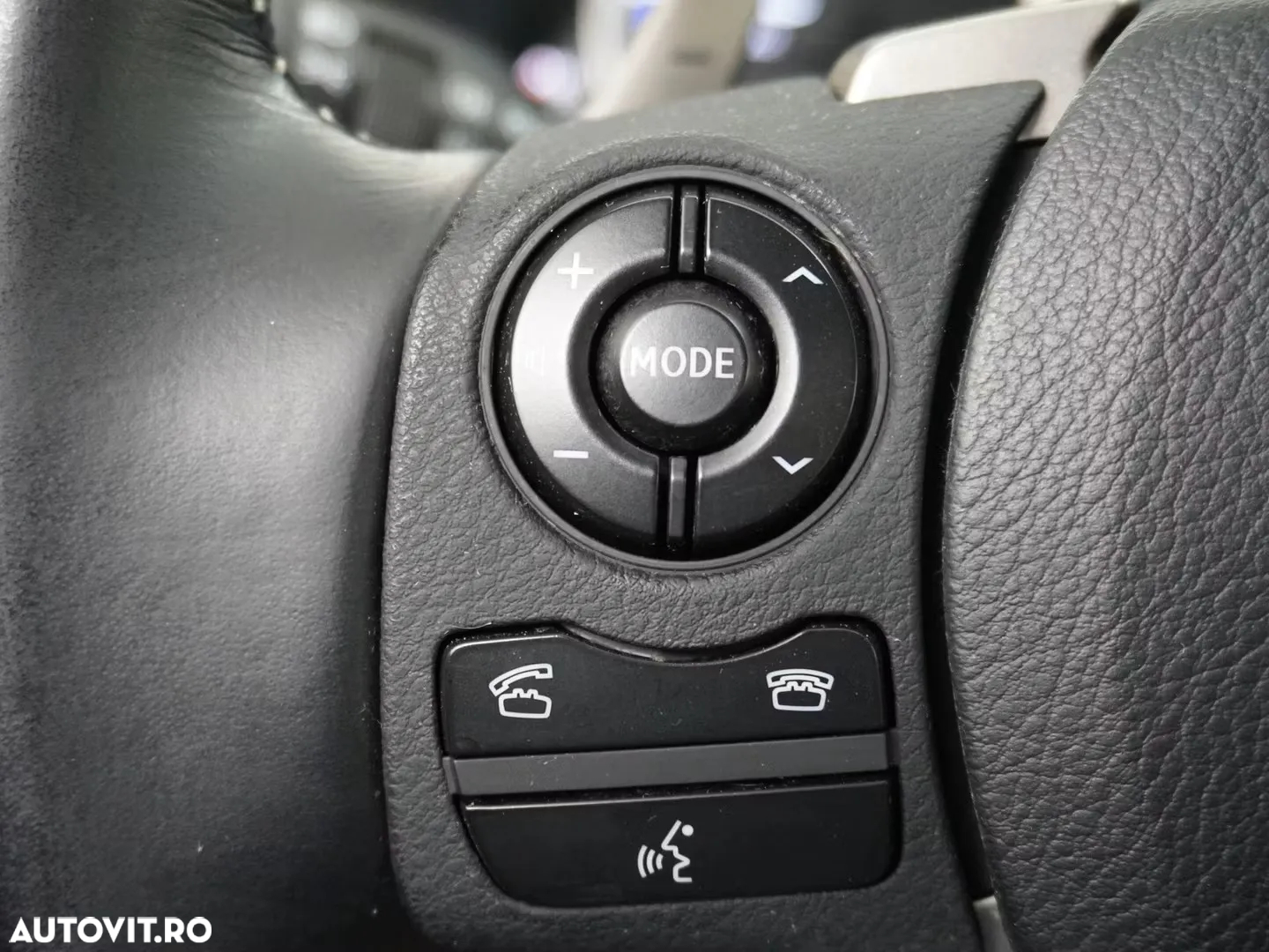 Lexus Seria IS 300h - 33