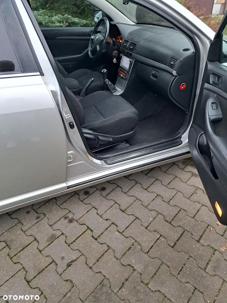 Toyota Avensis 1.8 VVT-i Combi - 2