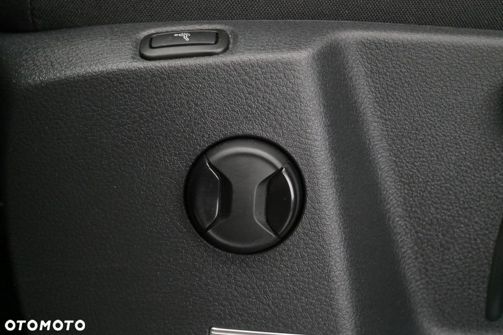 Volkswagen Touran - 24