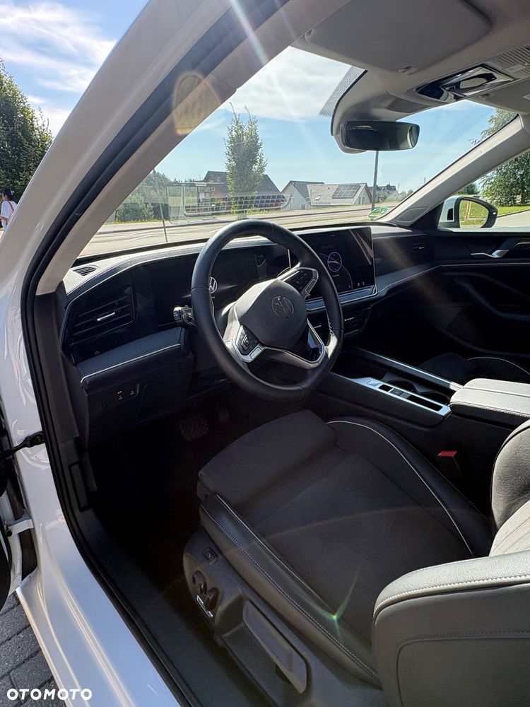 Volkswagen Passat - 25