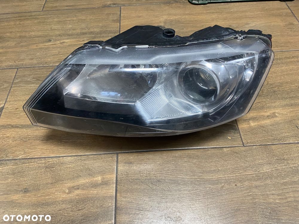 Skoda Rapid Xenon lampa lewy  5JB941015A ORG - 1