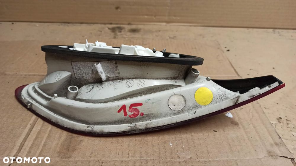 # LAMPA PRAWY TYŁ W KLAPĘ OPEL ASTRA J nr 216402 - 2