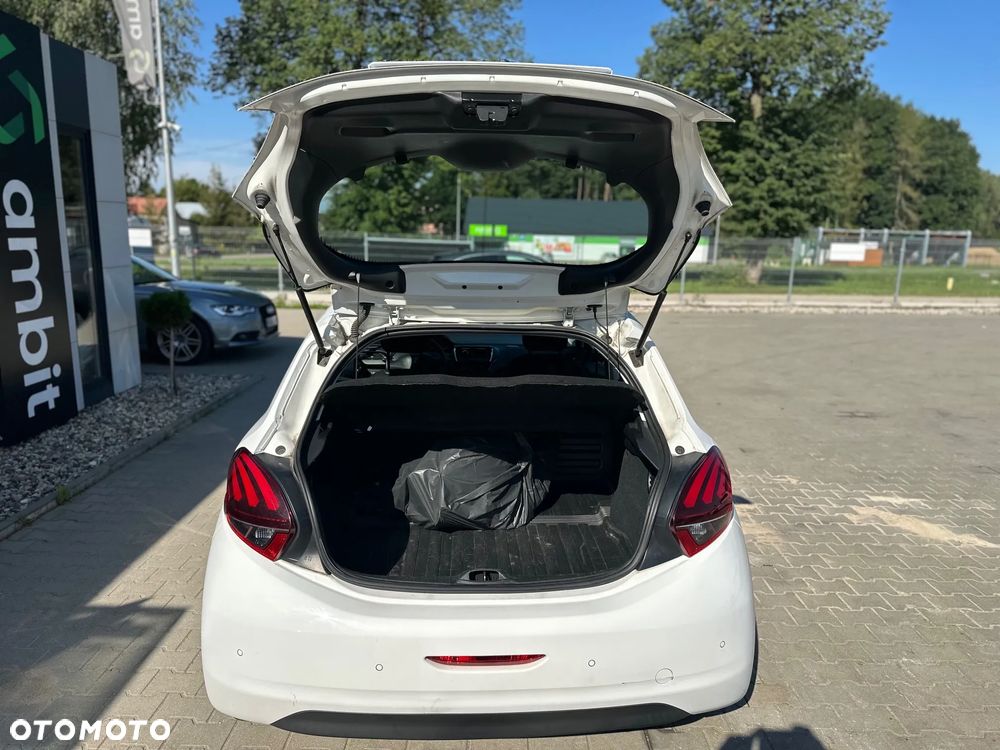 Peugeot 208 - 10