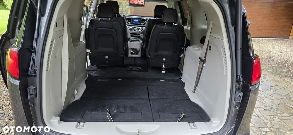 Chrysler Pacifica - 23