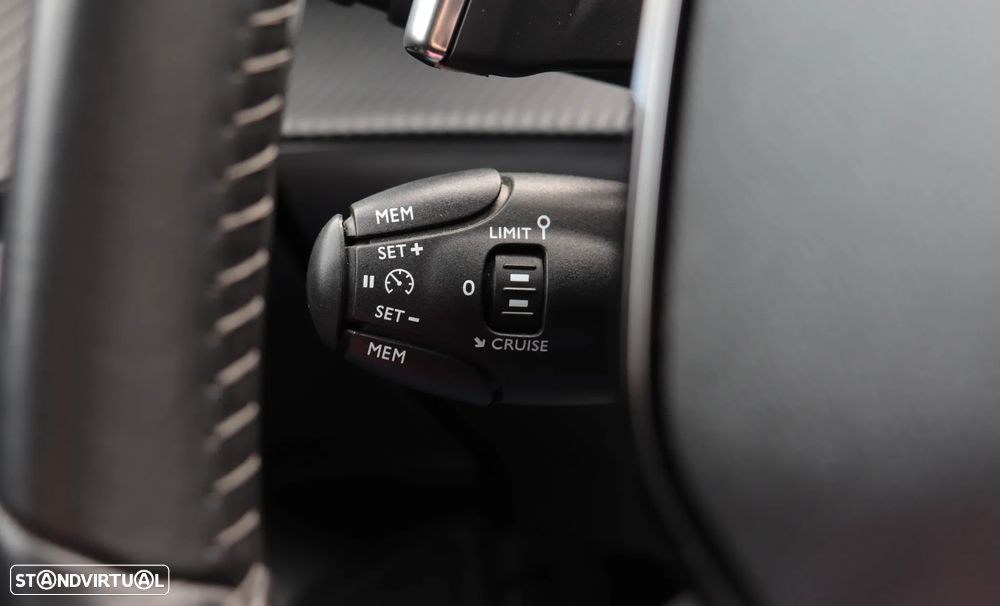 Peugeot 2008 PureTech 130 EAT8 Allure - 27