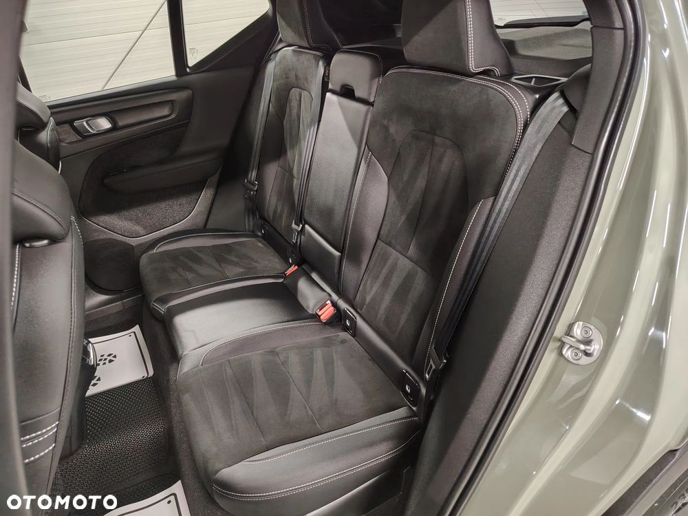 Volvo XC 40 B4 Plus Dark - 23