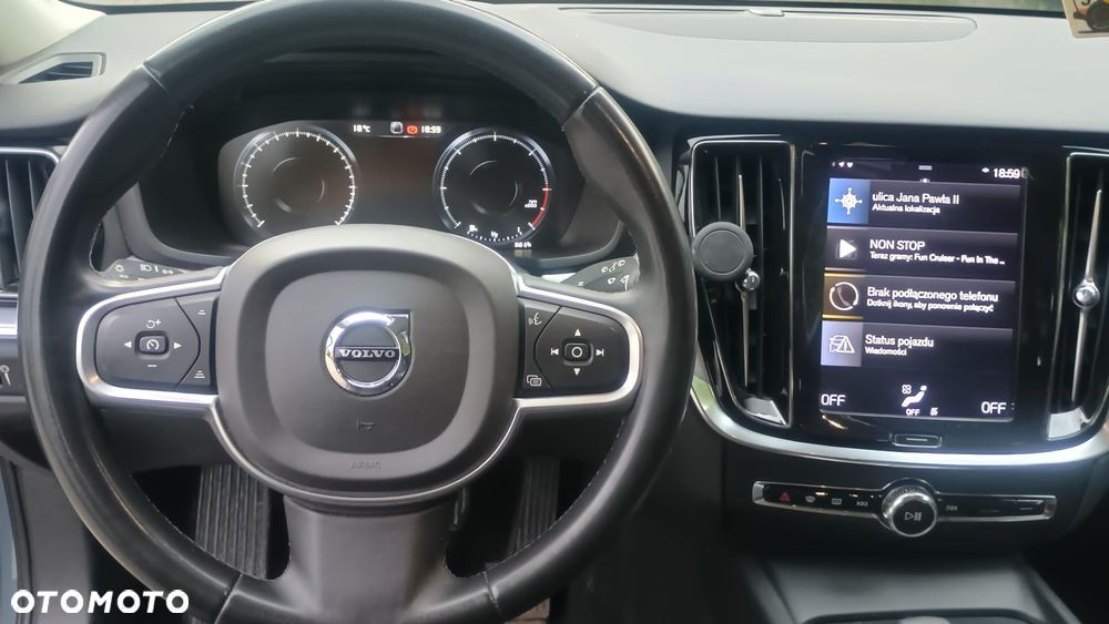 Volvo V60 B4 D R-Design - 21