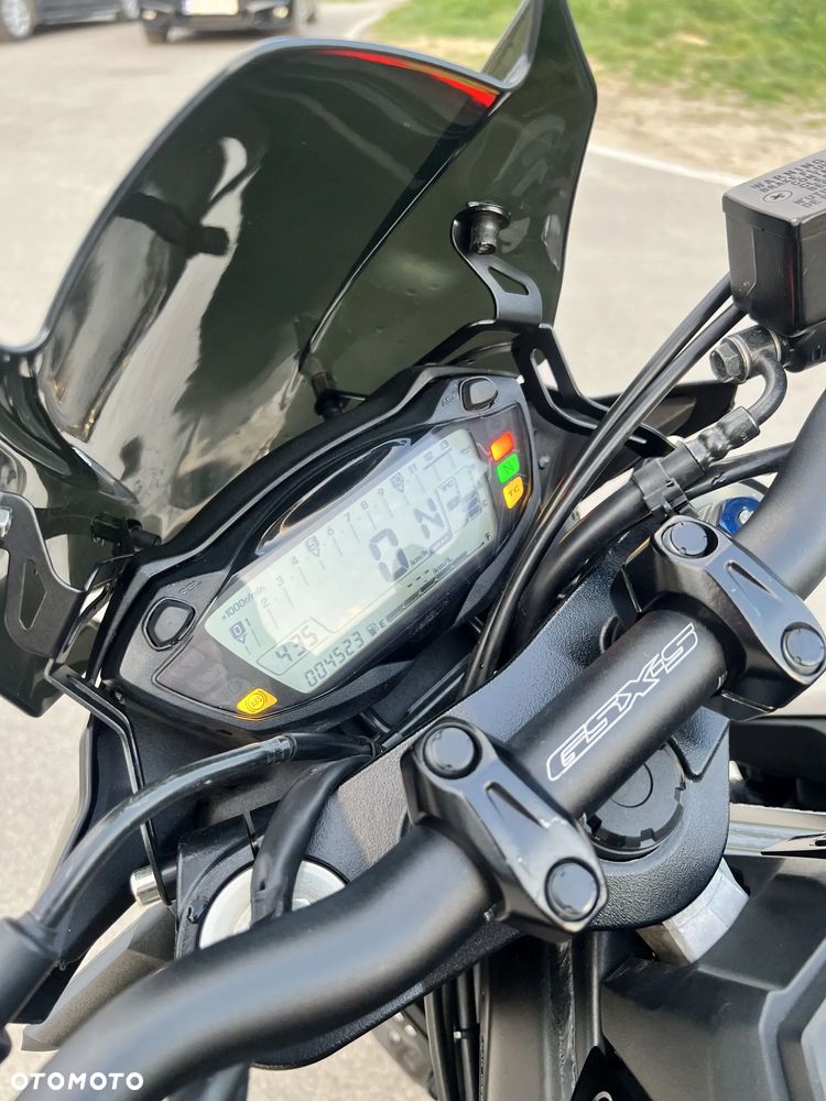 Suzuki GSX - 24