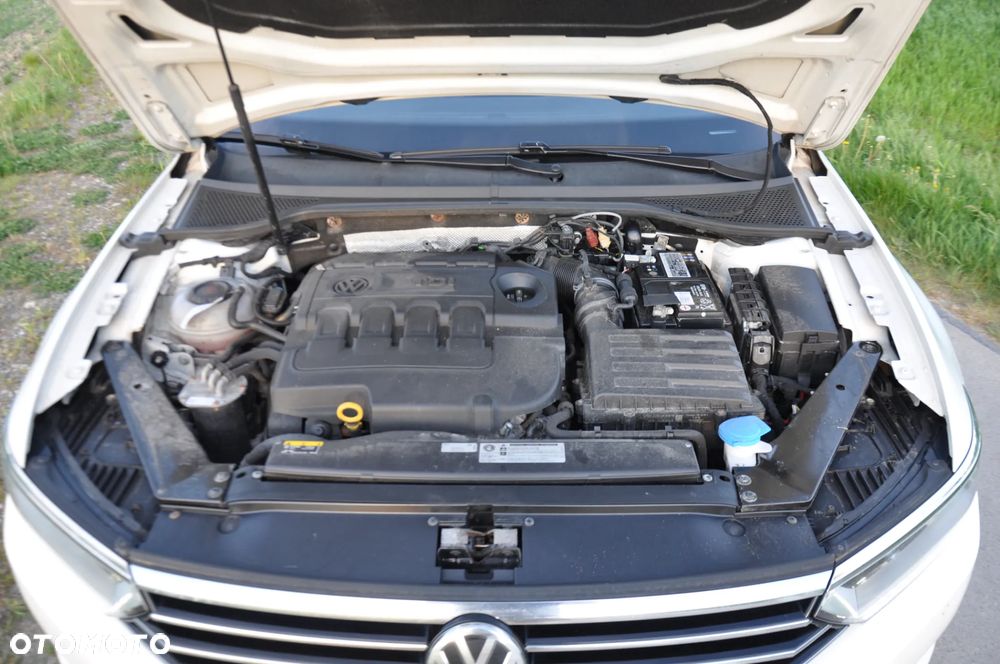 Volkswagen Passat 2.0 TDI SCR Comfortline - 12