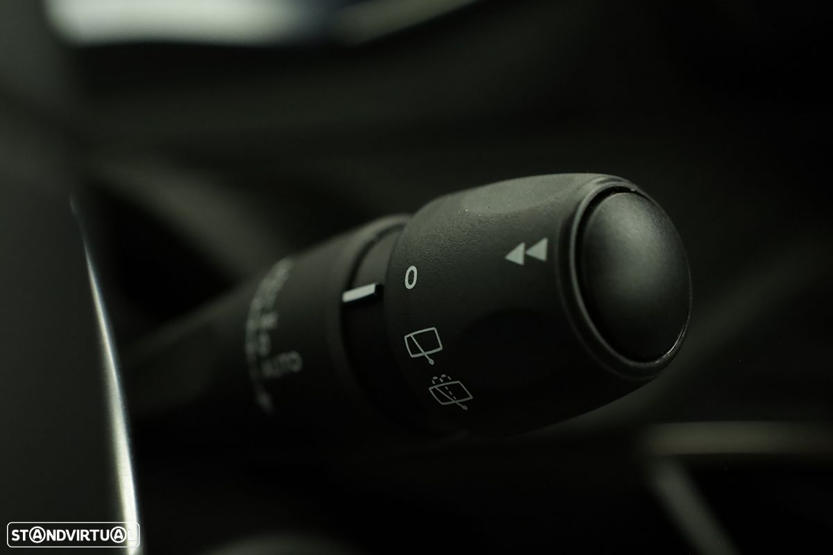 Peugeot 2008 1.2 PureTech Allure EAT8 - 19